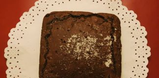 ÜZÜMLÜ HURMALI GLUTENSİZ KEK TARİFİ